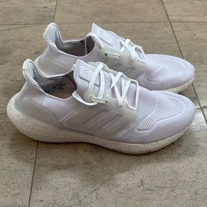 Men's White Adidas Ultraboost 22 in size 10.5